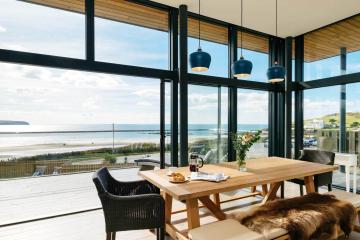 Beachfront-Perfect-Stays_IKX25497 - Copy.jpg