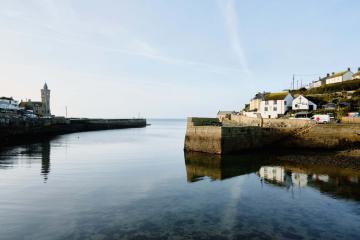 Porthleven Harbour.jpg