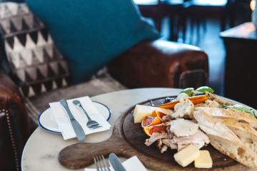 star-garter-2-sunday-lunch.jpg