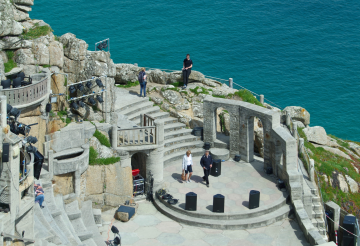 perfect-stays-theatre-productions-minack-theatre (4).png