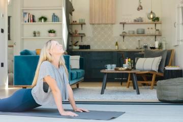 hannah-yoga-header.jpg