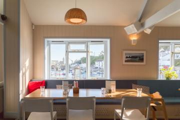 family-friendly-restaurants (1).jpg