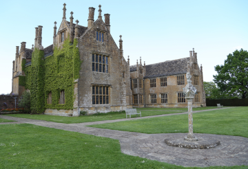 Barrington Court.png