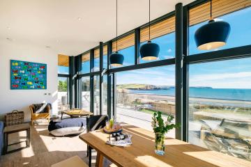 Beachfront-Perfect-Stays_IKX25771 - Copy.jpg