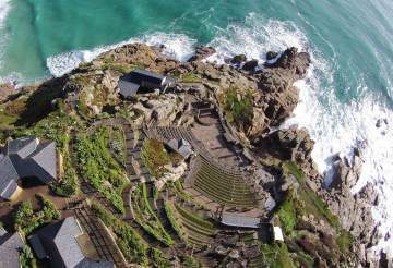 perfect-stays-theatre-productions-minack-theatre (9).png