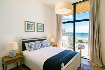 Beachfront-Perfect-Stays_IKX25715-HDR - Copy.jpg