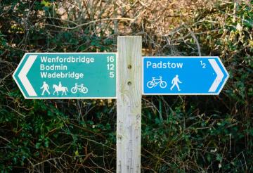 Sign post, directing walkers to Padstow in one direction and Wadebridge in the other.