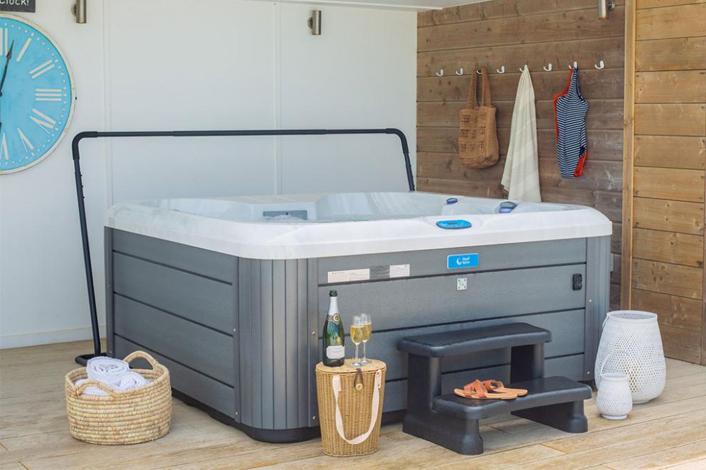 tregoose-hot-tub-left-and-right-placement.jpg