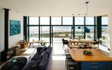 Beachfront-Perfect-Stays_IKX25549 - Copy.jpg