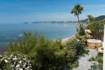 multigenerational-stays-sea-edge.jpg