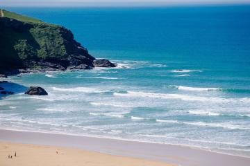 mawgan-porth-beach-dining.jpg