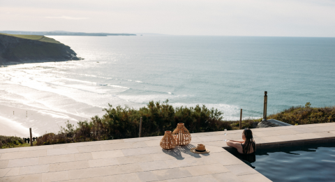 holiday homes with swimming pools.png