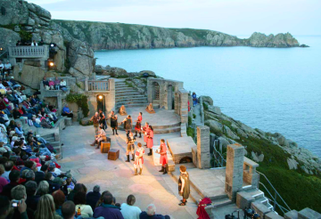 perfect-stays-theatre-productions-minack-theatre (2).png