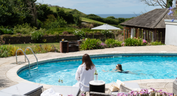 Wellness benefits of homes with pools.png