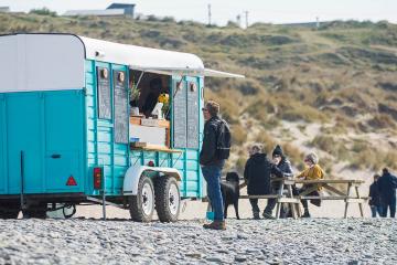 hungry-horsebox-food-trucks-5.jpg