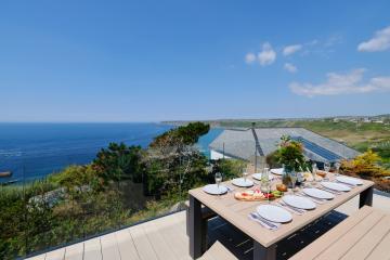 Outdoor balcony and dining table at Breakwater in Sennen Cove