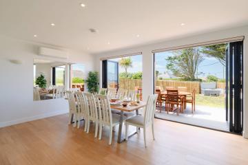 Perfect Stays-IKX30406.jpg