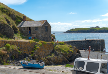 mullion-harbour-best-coves-2.png