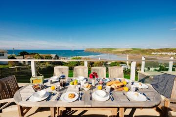 holiday-hosting-seasons (2).jpg